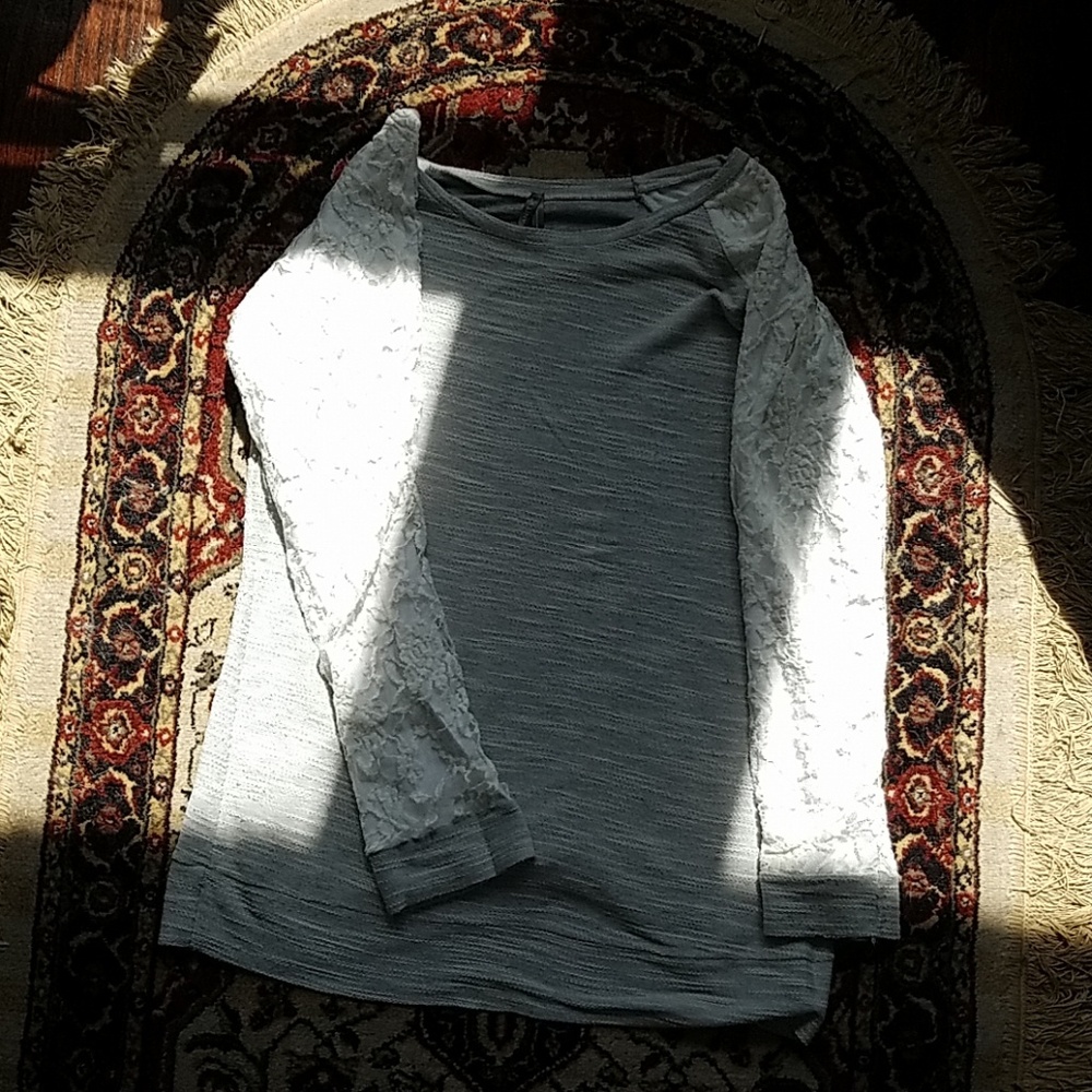 Vanity Gray Sweatshirt with Lace Sleeves